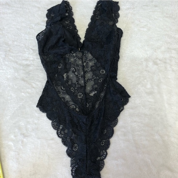 Sophie b. Black Lace Bodysuit Size Medium - Picture 4 of 8